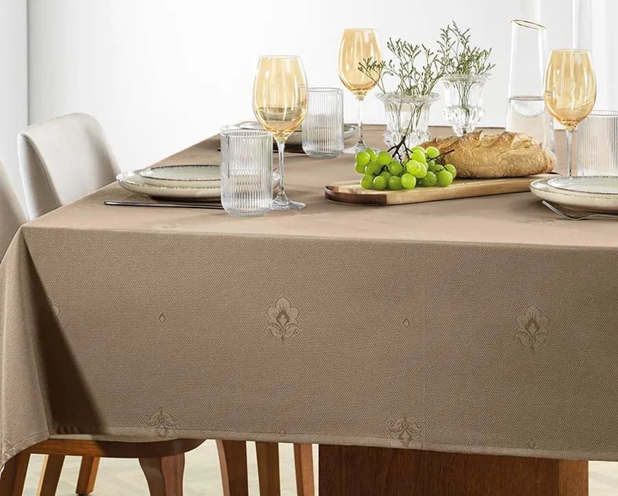 Toalha de Mesa Karsten Celebration Desiree - Retangular - 1.60x2.20m