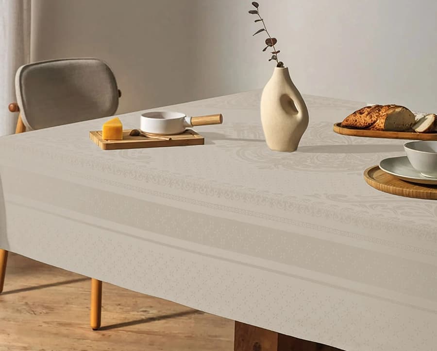Toalha de Mesa Karsten Celebration Lesier - Retangular - 1.80x2.70m